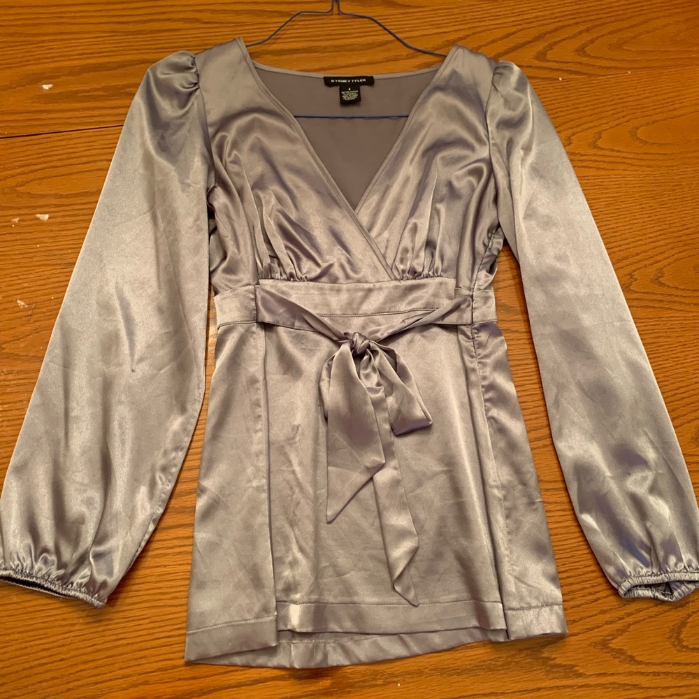 sydney tyler long sleeve deep v neck silver size 8